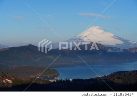 Spectacular sunrise view of Mt. Fuji from Daikanyama Observation Deck 111986434