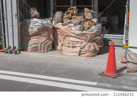 施工現場入口及柔性貨櫃袋 施工現場入口及柔性貨櫃袋 111988252