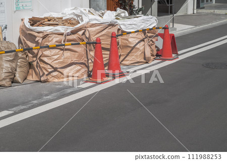 收集施工期間產生的廢木材 111988253