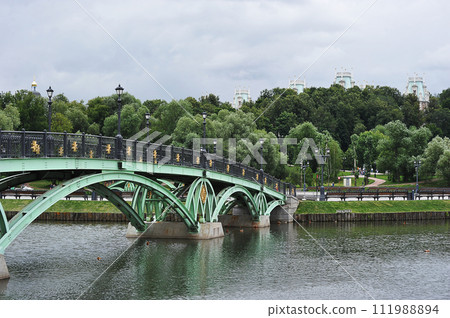 the green bridge in Tsaritsyno Park in Moscow the green bridge in Tsaritsyno Park in Moscow 111988894