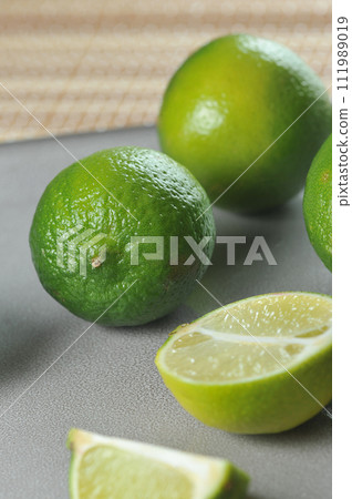 sliced limes on a gray 111989019