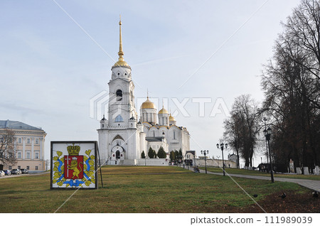 view of the coat of arms of the city of Vladimir and the Assumption Cathedral in Vladimir view of the coat of arms of the city of Vladimir and the Assumption Cathedral in Vladimir 111989039