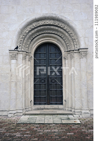 iron door to the Dmitrievsky Cathedral in Vladimir 111989082