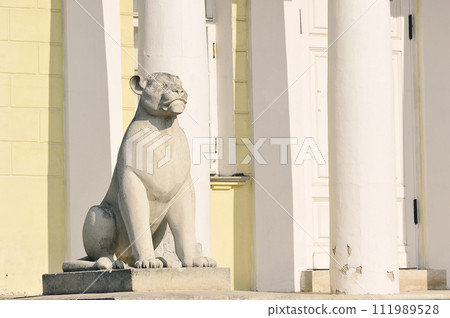 lion sculpture in Kolomenskoye Park in Moscow, Russia lion sculpture in Kolomenskoye Park in Moscow, Russia 111989528