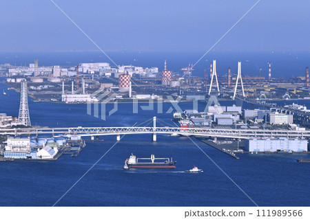 日本橫濱城市景觀貿易中心大黑碼頭、川崎、扇島等景觀。 SPRING HONOR 位於前台 日本橫濱城市景觀貿易中心大黑碼頭、川崎、扇島等景觀。 SPRING HONOR 位於前台 111989566