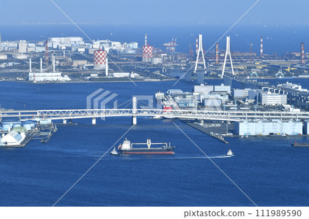 日本橫濱城市景觀貿易中心大黑碼頭、川崎、扇島等景觀。 SPRING HONOR 位於前台 111989590