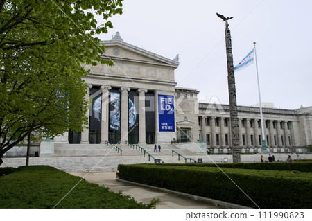 CHICAGO, UNITED STATES - 12 MAY 2018: Entrance to the Field Museum of Natural History at the Museum Campus in downtown Chicago 111990823
