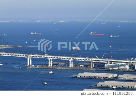 Yokohama cityscape in Japan. View of tankers and SPRING HONOR sailing on the sea from the Yokohama side. In the foreground is Yamashita Pier Yokohama cityscape in Japan. View of tankers and SPRING HONOR sailing on the sea from the Yokohama side. In the foreground is Yamashita Pier 111991293