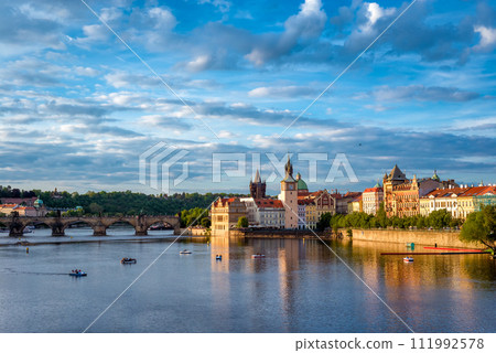 The western tower of the Charles Bridge with view to Prague Castle 111992578