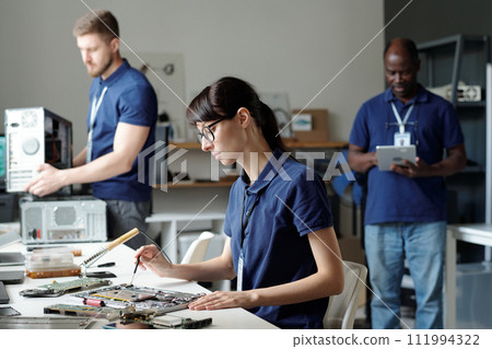 Young technical service specialist 111994322