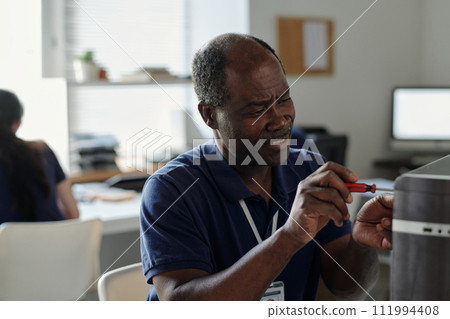 Male worker of technical repair center 111994408