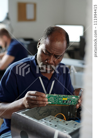 Checking motherboard before repairing 111994415