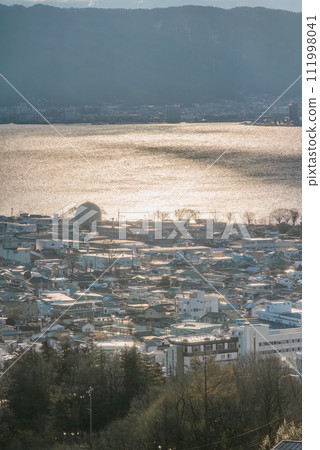 Morning view of Lake Suwa [Photo taken from the Okaya City side] 111998041