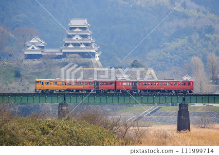 以大洲城為背景跨越比地川的「伊與田物語」（JR四國） 111999714