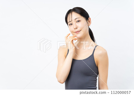 A middle-aged woman who does skin care A middle-aged woman who does skin care 112000057