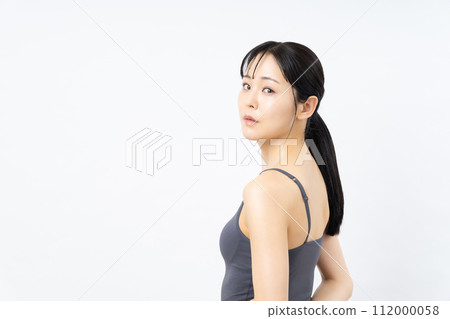 A middle-aged woman who does skin care A middle-aged woman who does skin care 112000058