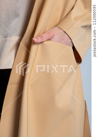Elegant beige coat with large front pockets for women fashion Elegant beige coat with large front pockets for women fashion 112000595