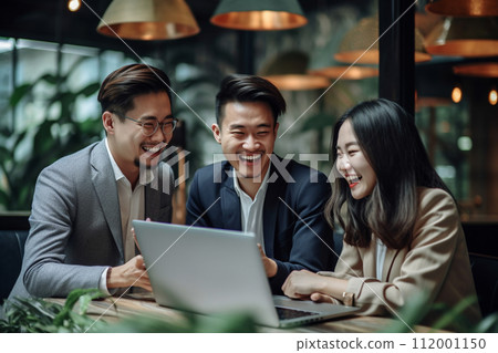Office workers having a meeting 112001150