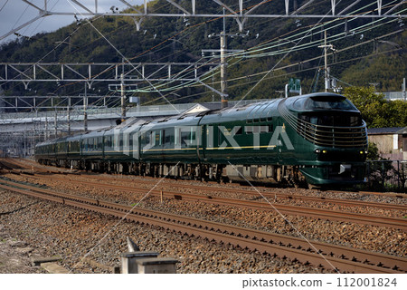 沿著東海道幹線的87系列Twilight Express折疊屏幕 沿著東海道幹線的87系列Twilight Express折疊屏幕 112001824