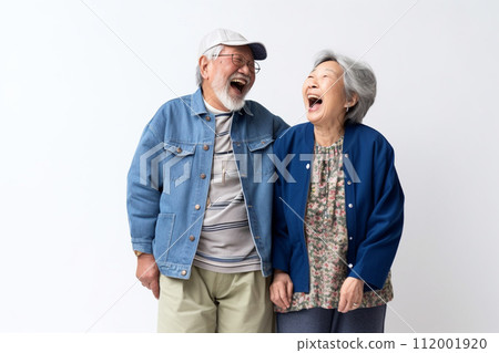 友善微笑的年長夫婦 友善微笑的年長夫婦 112001920