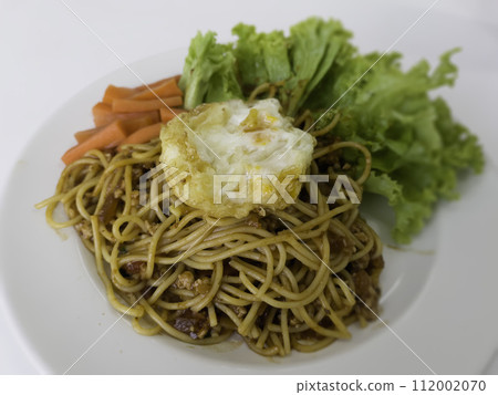 Spaghetti bolognese pasta with tomato sauce and minced pork Spaghetti bolognese pasta with tomato sauce and minced pork 112002070