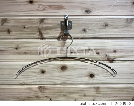 掛在牆上的衣架 112003900