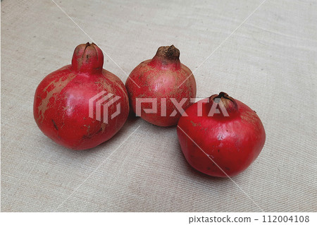 Threesome, Red Pomegranates Threesome, Red Pomegranates 112004108