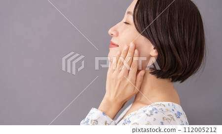 Beauty Women Gray Back 112005212