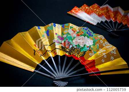 It is also very beautiful as a traditional Japanese craft, such as dancing fans, dances, and ornaments. Also perfect as a gift. It is also very beautiful as a traditional Japanese craft, such as dancing fans, dances, and ornaments. Also perfect as a gift. 112005739