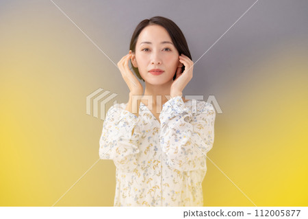 Beauty Front Bokeh Front Beauty Front Bokeh Front 112005877