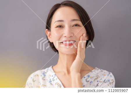 Beauty Front Bokeh Front 112005907