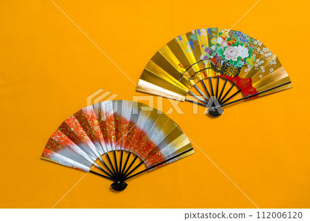 It is also very beautiful as a traditional Japanese craft, such as dancing fans, dances, and ornaments. Also perfect as a gift. 112006120