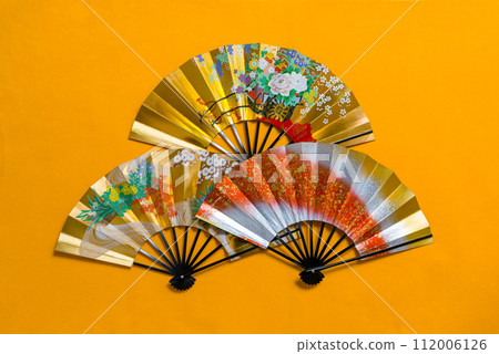 It is also very beautiful as a traditional Japanese craft, such as dancing fans, dances, and ornaments. Also perfect as a gift. 112006126