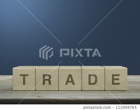 Business investment concept 112008765