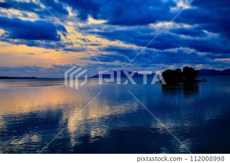 Magic hour of Matsue/Izumo sunset...Sunset of "Lake Shinji/Yomegashima" 112008998