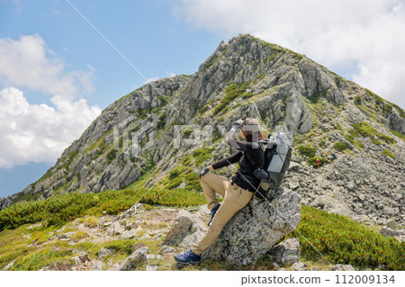 攀登立山的女子 攀登立山的女子 112009134