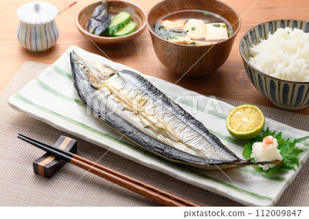 Freshly grilled saury (dried overnight) Freshly grilled saury (dried overnight) 112009847