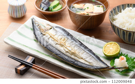 Freshly grilled saury (dried overnight) Freshly grilled saury (dried overnight) 112009848