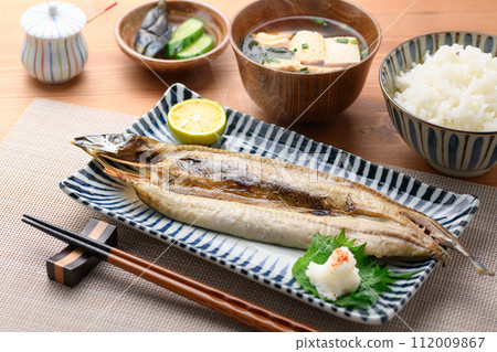 Freshly grilled saury (dried overnight) Freshly grilled saury (dried overnight) 112009867