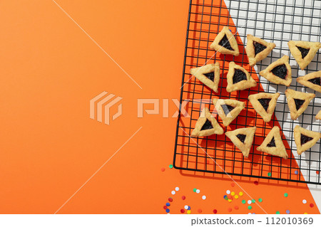 A mask with traditional cookies for the day of Purim. 112010369