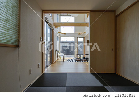 從日式房間看客廳 112010835