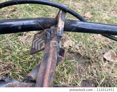 Electric welding of metal structure 112012451