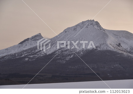 初春北海道森町日出前拍攝駒岳風景 112013023