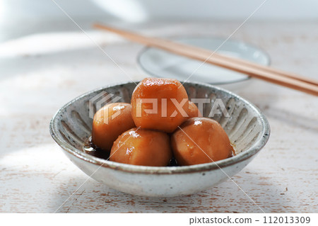 Boiled taro 112013309