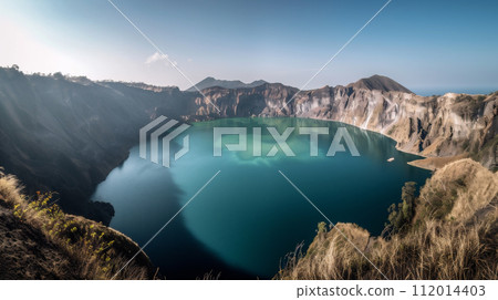 火山口內形成的湖泊 112014403