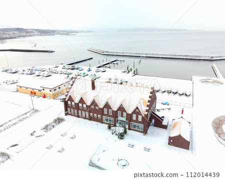 拍攝早春北海道江差町江差港碼頭和海陽丸的風景 拍攝早春北海道江差町江差港碼頭和海陽丸的風景 112014439