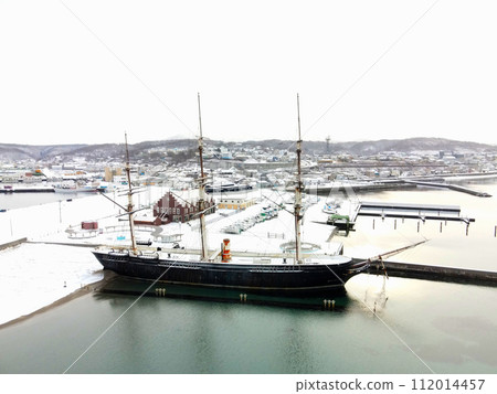 Photographing the scenery of Esashi Port Marina and Kaiyo Maru in Esashi Town, Hokkaido in early spring Photographing the scenery of Esashi Port Marina and Kaiyo Maru in Esashi Town, Hokkaido in early spring 112014457