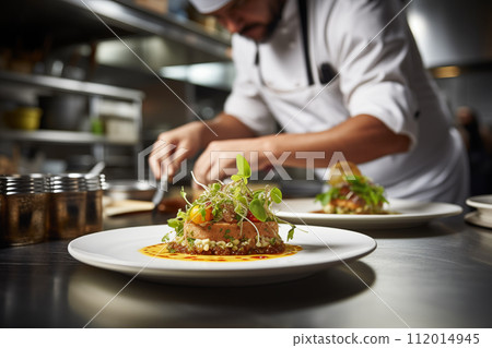 Decorating meal in restaurant 112014945
