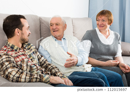 Grandparents and grandson talk 112015697
