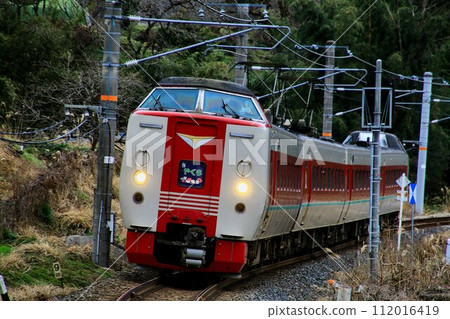 前往八雲利用擺錘式高速行駛的出雲國…「特急八雲」381系列 112016419
